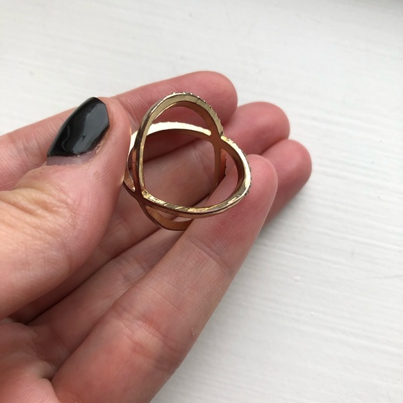 Glam gold & rhinestone crisscross ring - Picture 5 of 7